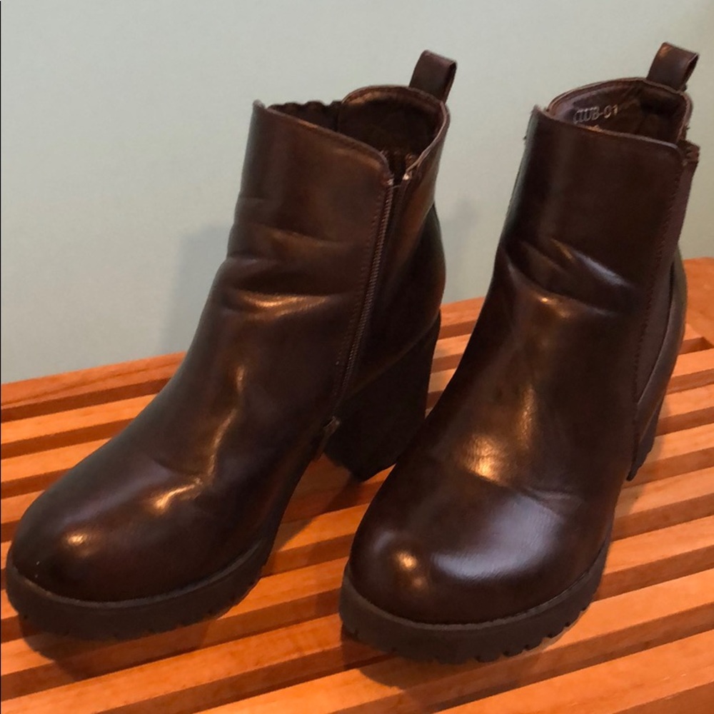 Women’s Elastic Panel Chunky Heel Ankle Boots